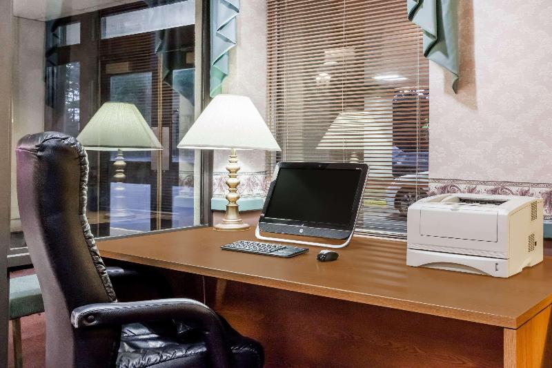 בית מלון כפרי Baymont By Wyndham Queensbury/lake George