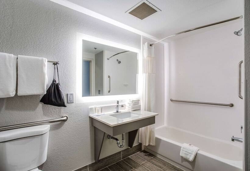 هتل Clarion Pointe Franklin Nashville Area