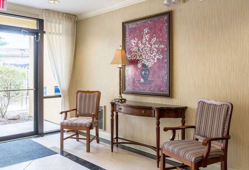 Отель Comfort Inn East