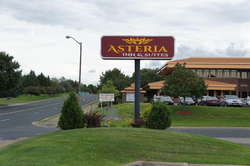 ホテル Coratel Inn And Suites Maple Grove