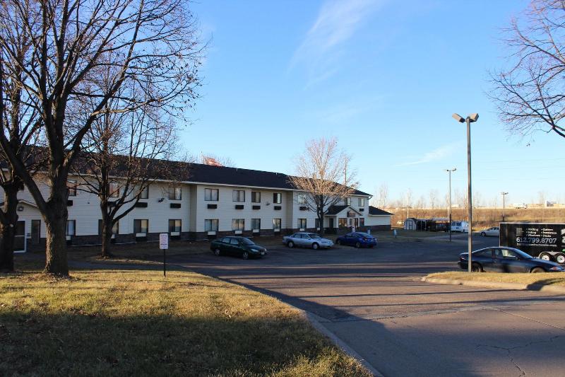 ホテル Coratel Inn And Suites Maple Grove