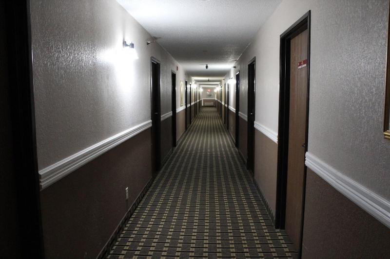 هتل Coratel Inn And Suites Maple Grove