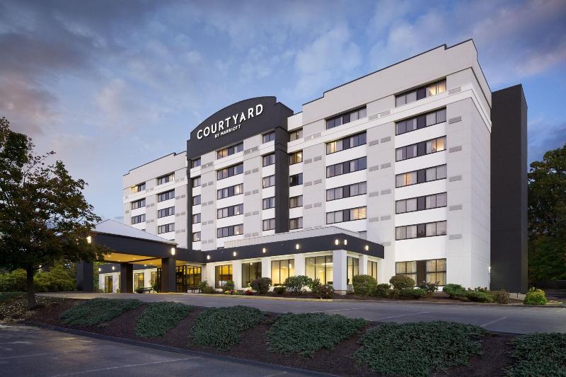 هتل Courtyard Shelton