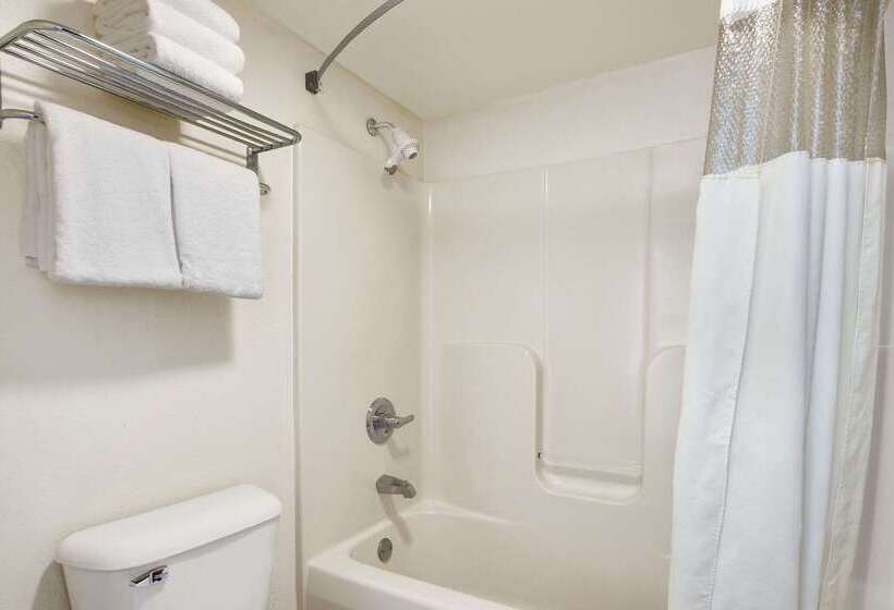 호텔 Days Inn By Wyndham Lexington Columbia