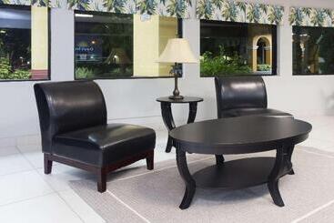 هتل Days Inn By Wyndham Sarasota I75