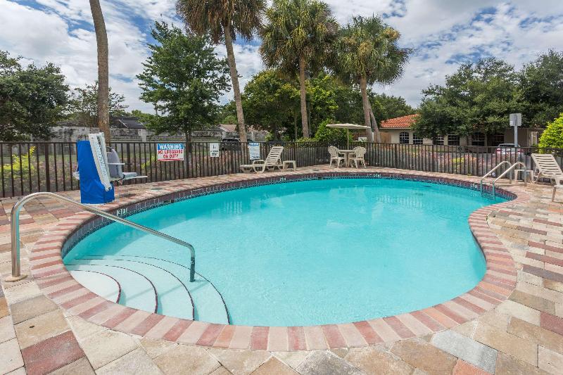 בית מלון כפרי Days Inn By Wyndham Sarasota I75