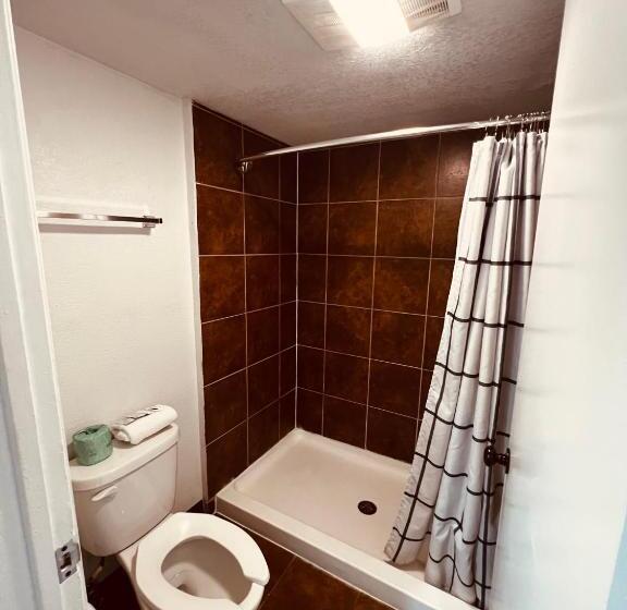 هتل Econo Lodge Inn & Suites Downtown San Antonio Riverwalk Area