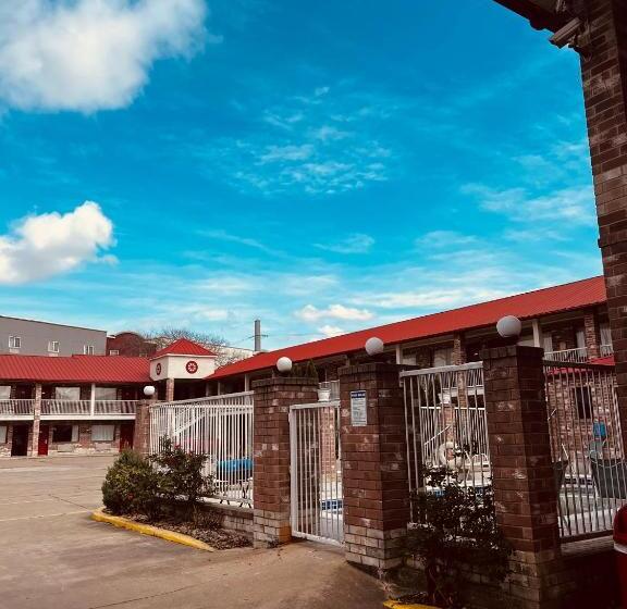 هتل Econo Lodge Inn & Suites Downtown San Antonio Riverwalk Area