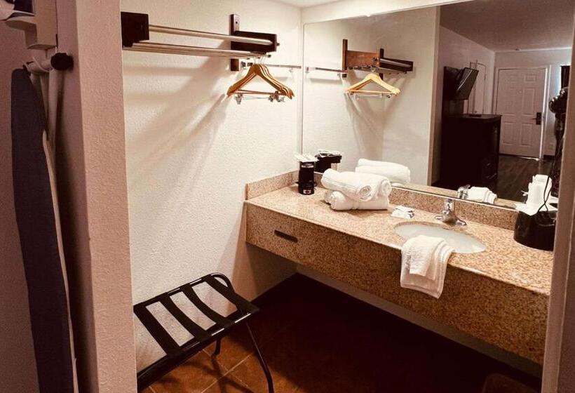 هتل Econo Lodge Inn & Suites Downtown San Antonio Riverwalk Area