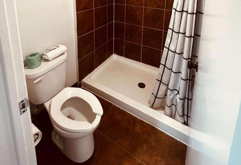 هتل Econo Lodge Inn & Suites Downtown San Antonio Riverwalk Area