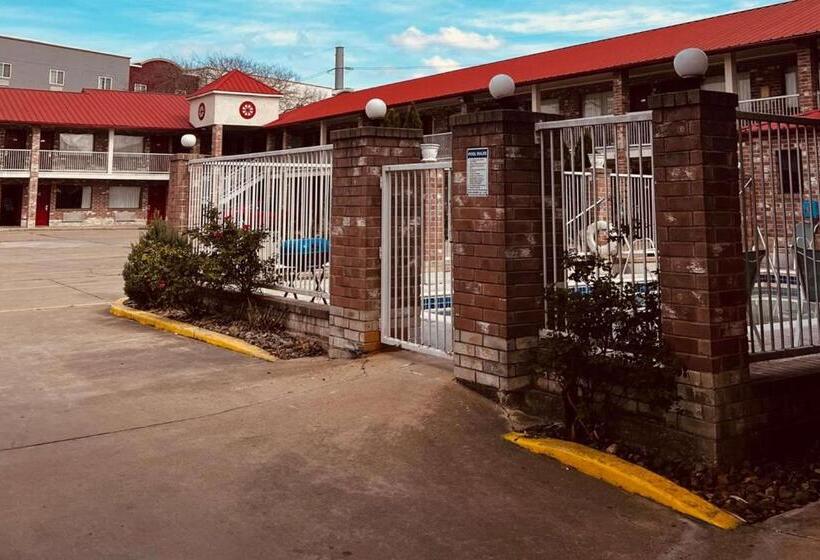 هتل Econo Lodge Inn & Suites Downtown San Antonio Riverwalk Area
