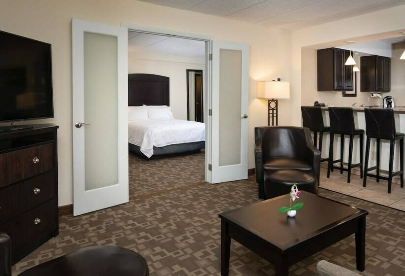 هتل Holiday Inn And Suites Charleston West, An Ihg