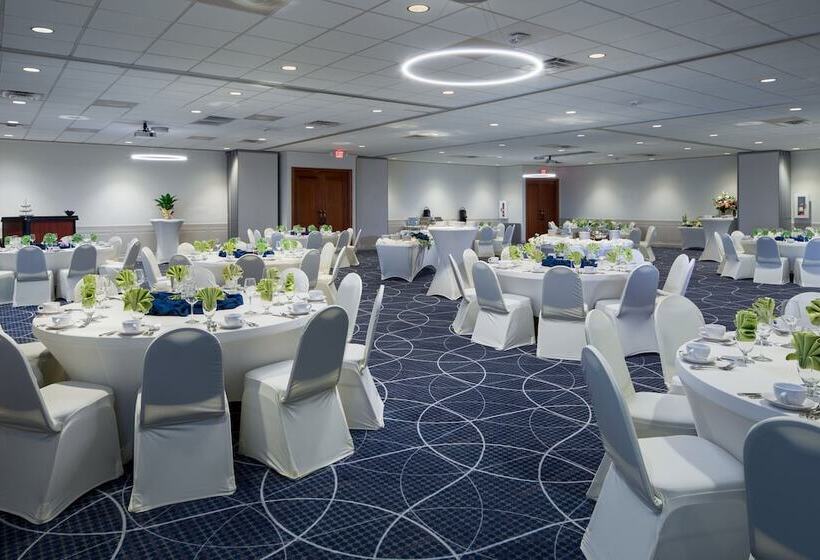 هتل Holiday Inn And Suites Charleston West, An Ihg