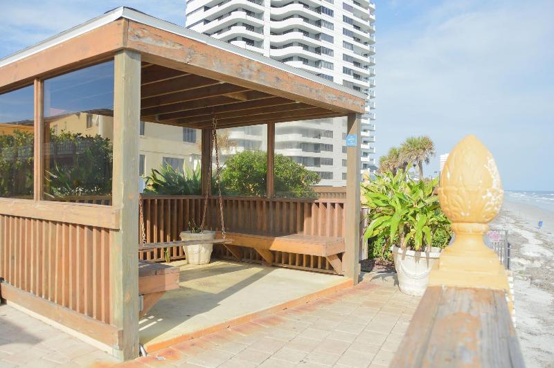 Отель La Bella Oceanfront Inn