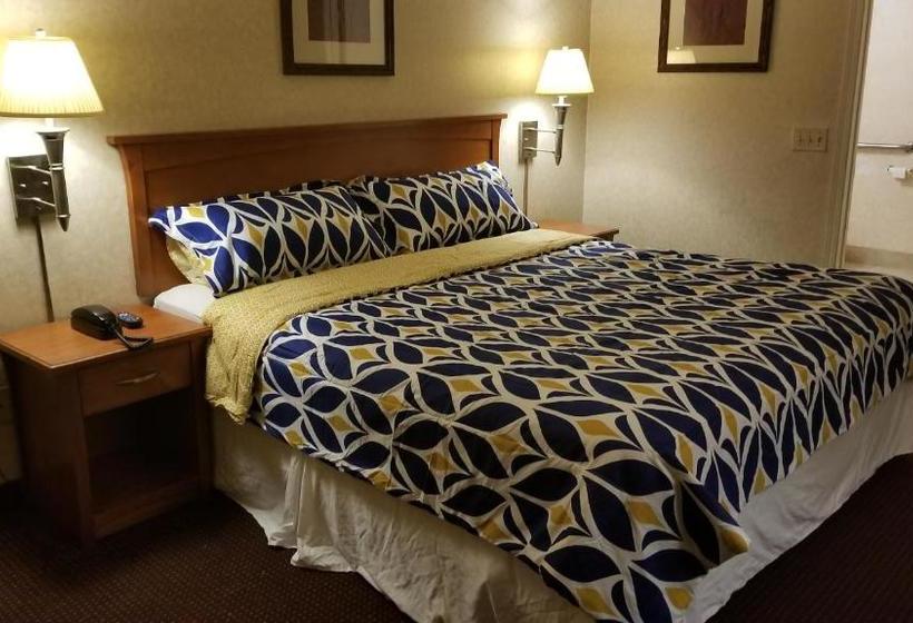 فندق Port Of Tacoma Inn