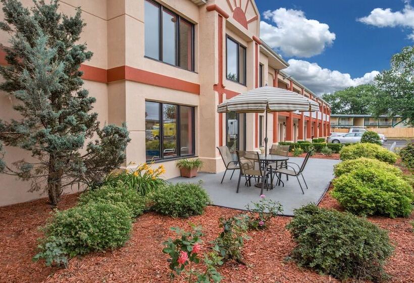 هتل Quality Inn Grand Rapids Near Downtown