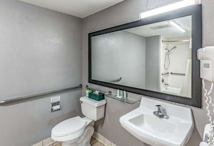 ホテル Quality Inn I 10 East Near Frost Bank Center
