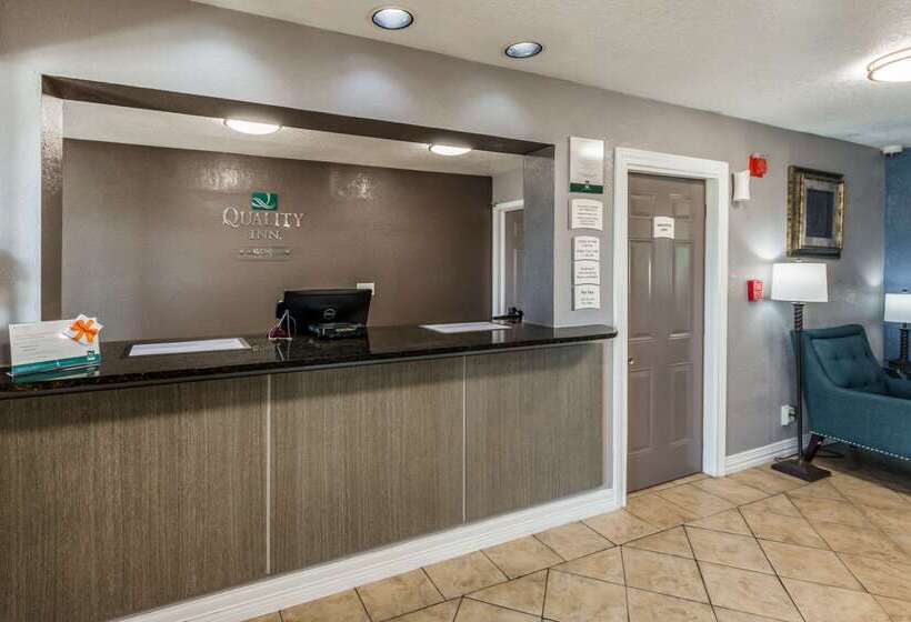 ホテル Quality Inn I 10 East Near Frost Bank Center