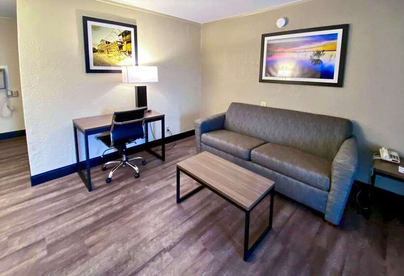 Hotel Quality Inn & Suites Airport