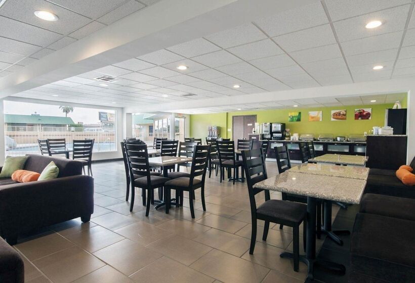 هتل Quality Inn & Suites Airport