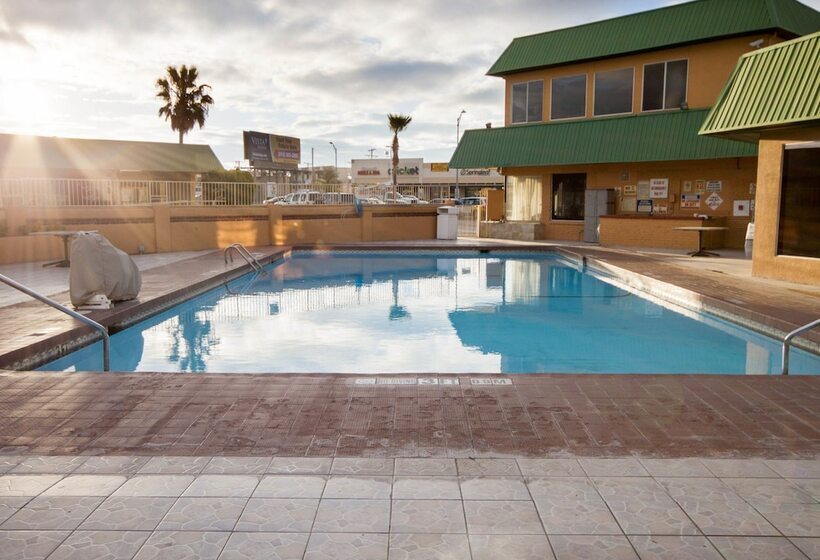 هتل Quality Inn & Suites Airport