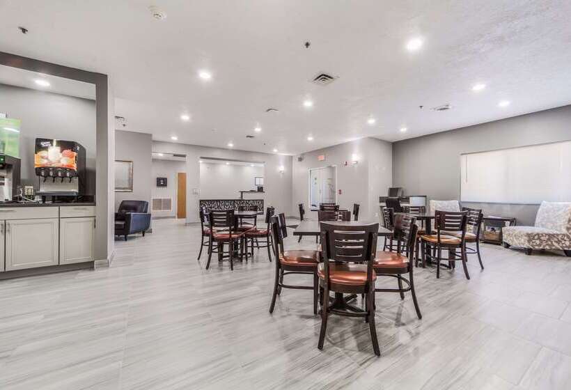 هتل Quality Inn & Suites West Omaha   Ne Linclon