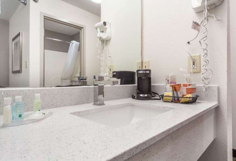 هتل Quality Inn & Suites West Omaha   Ne Linclon