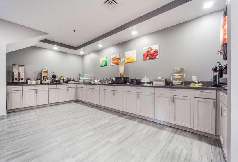 هتل Quality Inn & Suites West Omaha   Ne Linclon