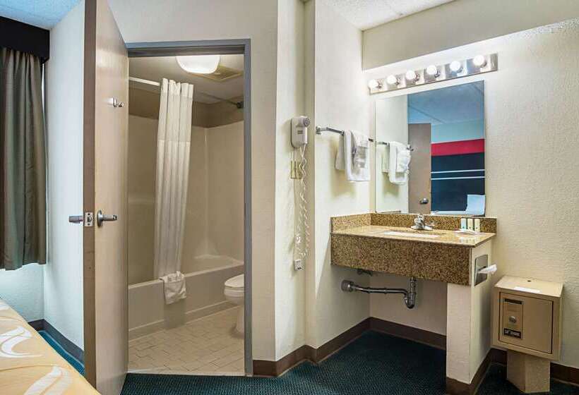 هتل Quality Suites Atlanta Airport East