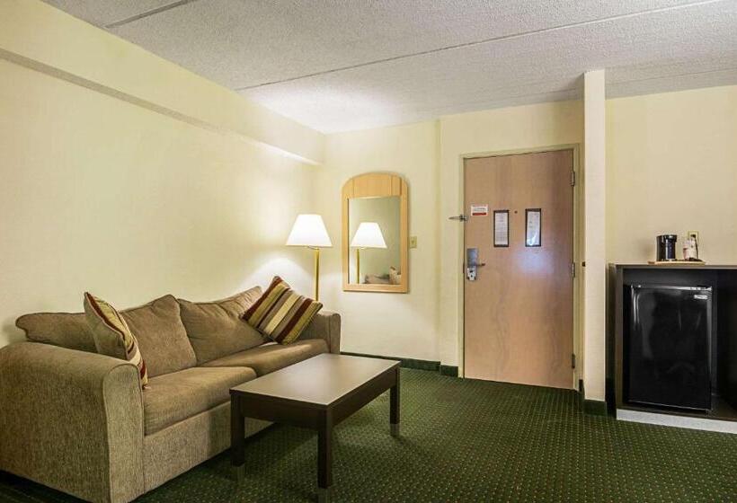 هتل Quality Suites Atlanta Airport East