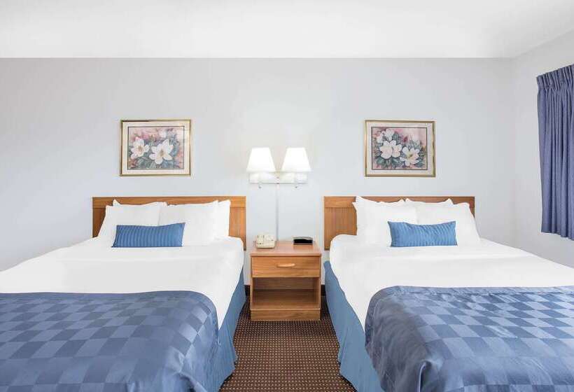 בית מלון כפרי Ramada By Wyndham Hancock Waterfront