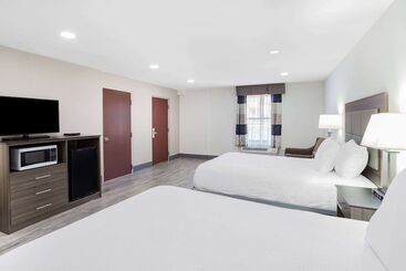 هتل Ramada By Wyndham Hendersonville