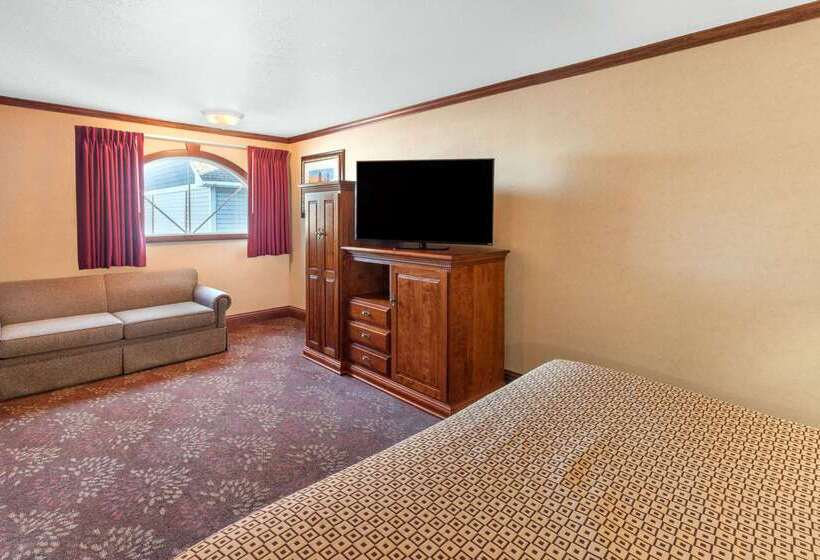 هتل Ramada By Wyndham Mackinaw City Waterfront