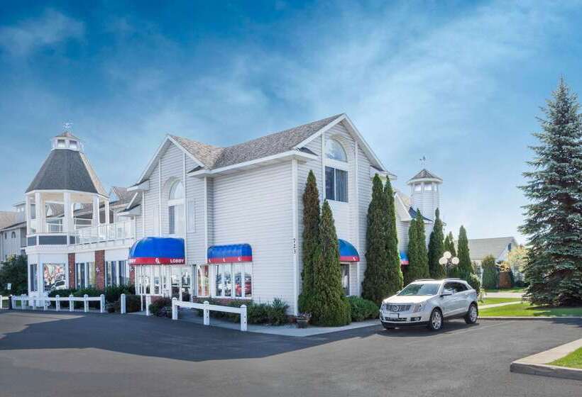 هتل Ramada By Wyndham Mackinaw City Waterfront