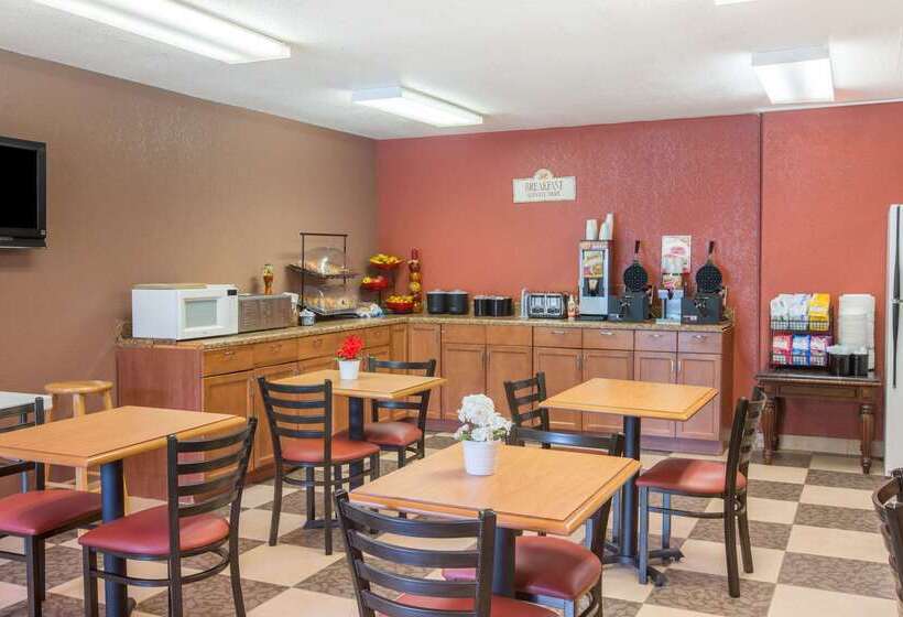 هتل Ramada By Wyndham Maggie Valley