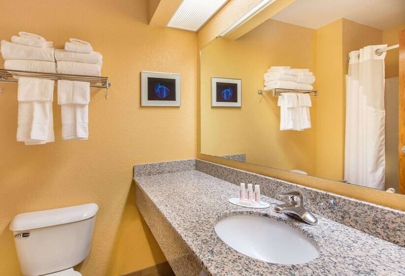 هتل Ramada By Wyndham Maggie Valley