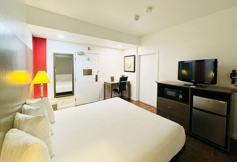 هتل Ramada By Wyndham San Diego Airport