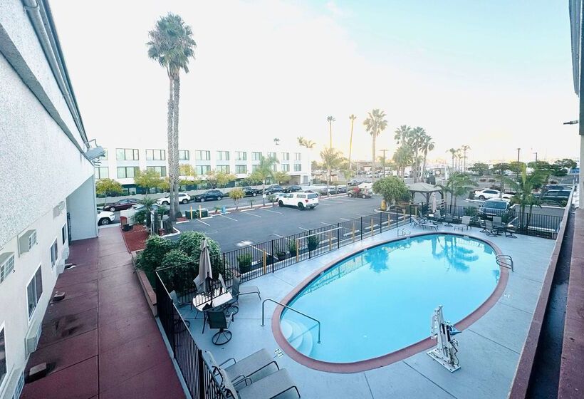 هتل Ramada By Wyndham San Diego Airport