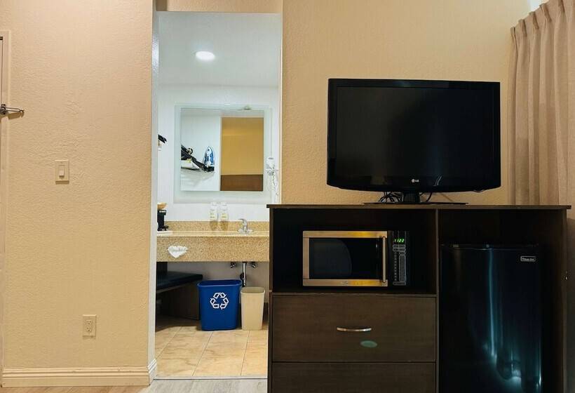 هتل Ramada By Wyndham San Diego Airport