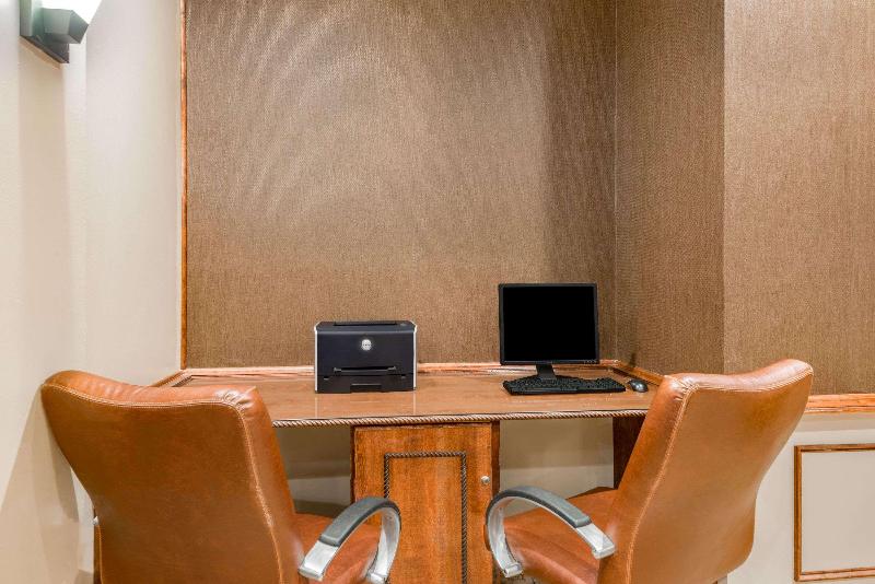 فندق Ramada By Wyndham West Atlantic City