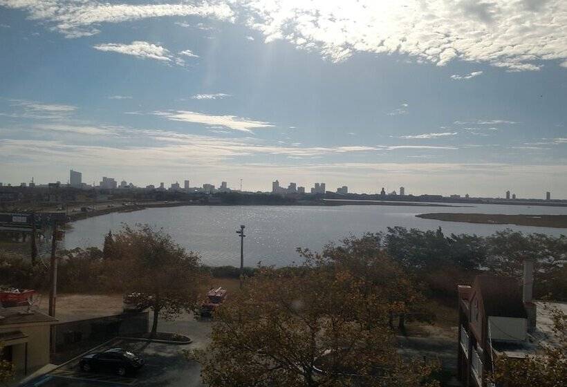 فندق Ramada By Wyndham West Atlantic City
