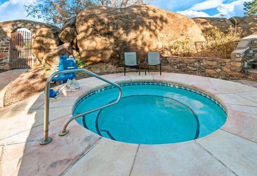 هتل La Quinta By Wyndham Santa Rosa
