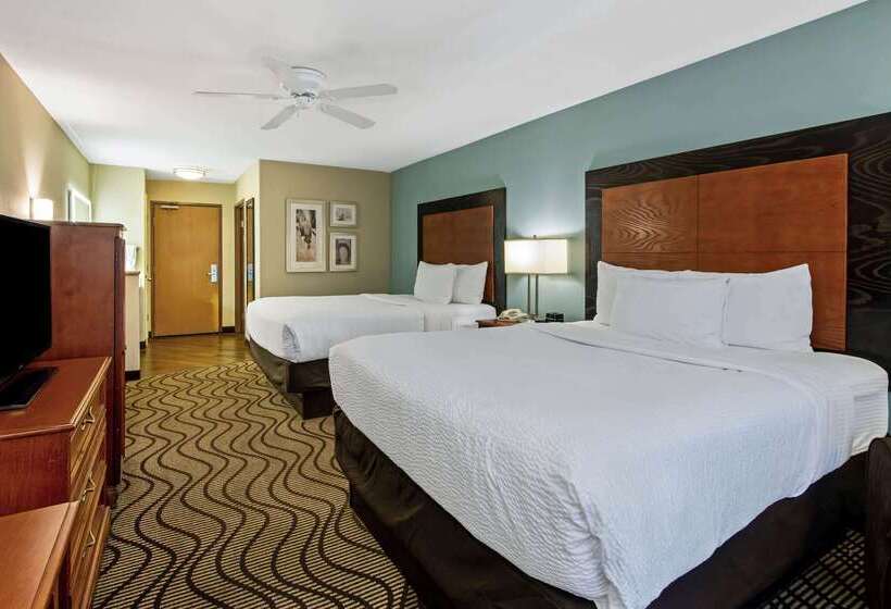 هتل La Quinta By Wyndham Santa Rosa