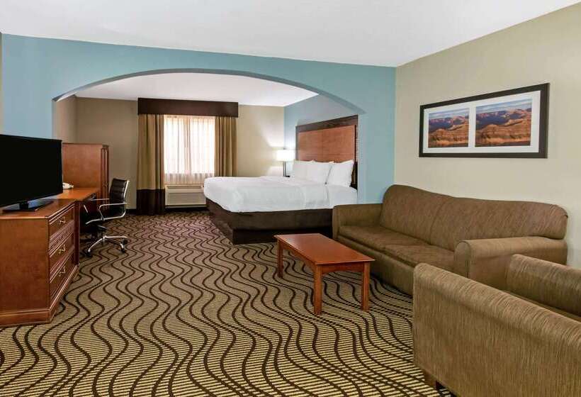 هتل La Quinta By Wyndham Santa Rosa
