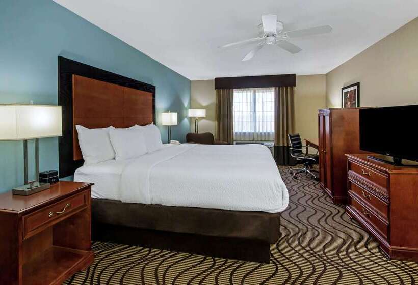 هتل La Quinta By Wyndham Santa Rosa