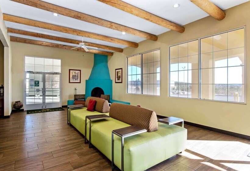 هتل La Quinta By Wyndham Santa Rosa