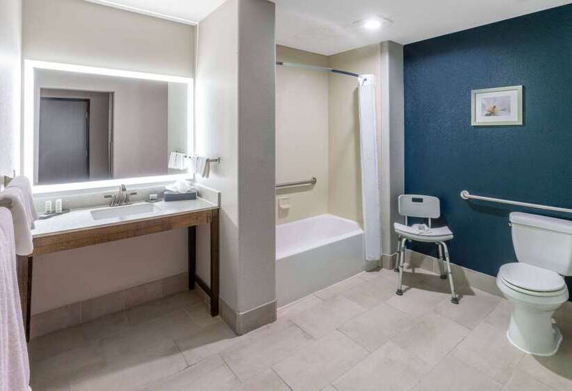 هتل La Quinta By Wyndham Santa Rosa