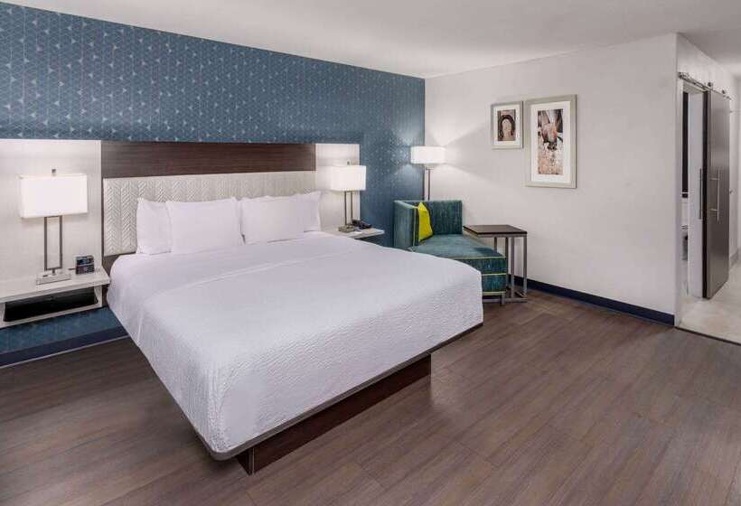 هتل La Quinta By Wyndham Santa Rosa
