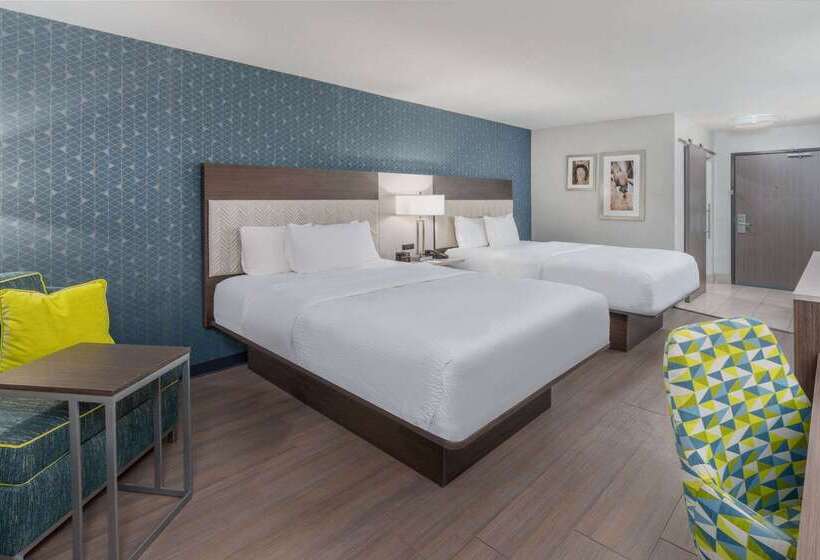 هتل La Quinta By Wyndham Santa Rosa