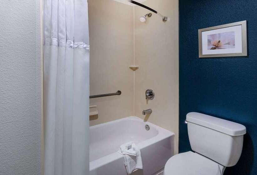 هتل La Quinta By Wyndham Santa Rosa